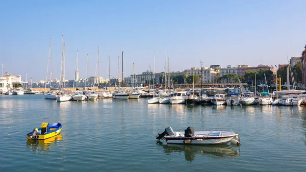 Yates en el puerto de Bari —  Fotos de Stock