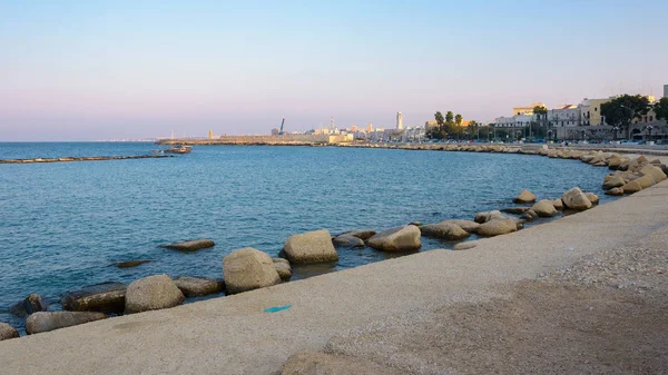 Blick auf die Strandpromenade in Bari — Stockfoto
