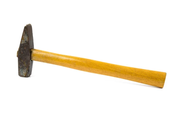 Velho martelo enferrujado no fundo branco — Fotografia de Stock