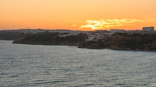 Atlantische kust in Portugal in de schemering — Stockfoto