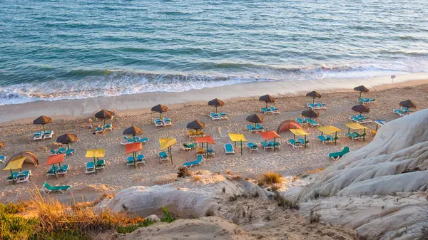 Sunbeds and umbrellas on the Falesia Beach — Stock Photo, Image