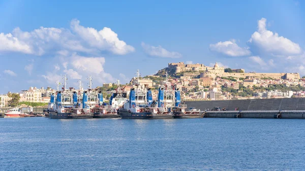 Sleepboten in de haven van Milazzo — Stockfoto