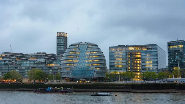 South bank of the River Thames in London — Stock Photo, Image