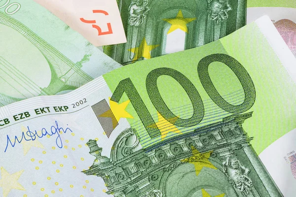 Gros plan de 100 billets en euros — Photo