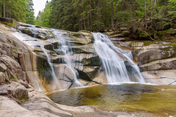Udsigt Til Mumlava Waterfall Nær Harrachov Tjekkiske Giant Mountains - Stock-foto