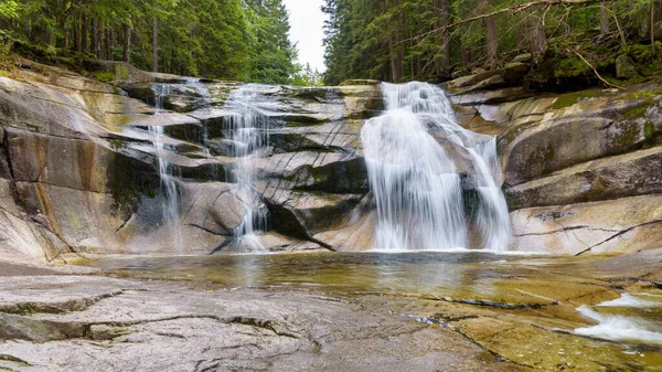 捷克巨山Harrachov附近Mumlava瀑布的全景 — 图库照片