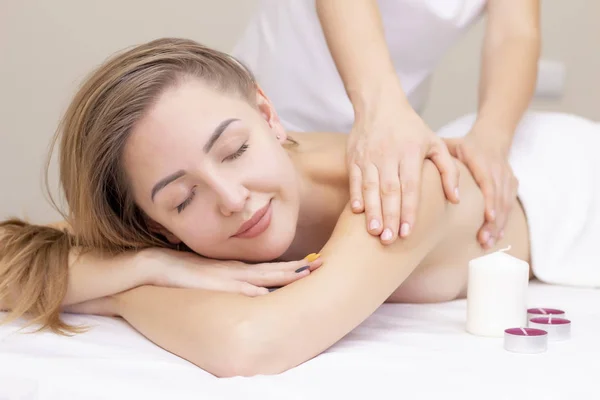 Massage Lichaamsverzorging Spa Lichaam Massage Vrouw Handen Behandeling Vrouw Het — Stockfoto