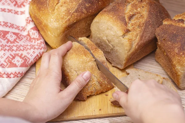 Традиційний Свіжий Хліб Столі Концепція Їжі Нарізати Хліб Скибочки — стокове фото