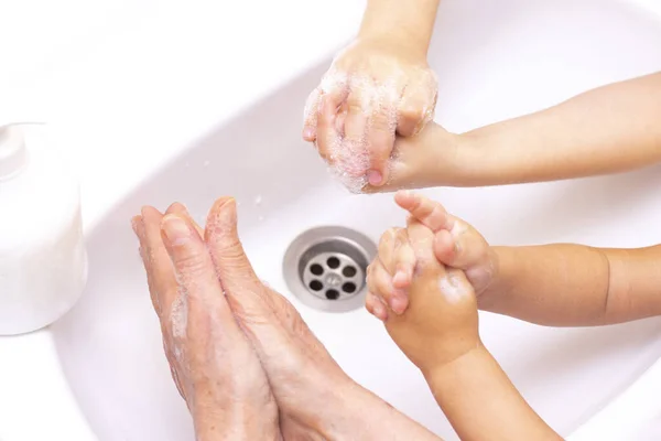 Erwachsene Und Kinder Waschen Sich Die Hände Hände Schaum Aus — Stockfoto