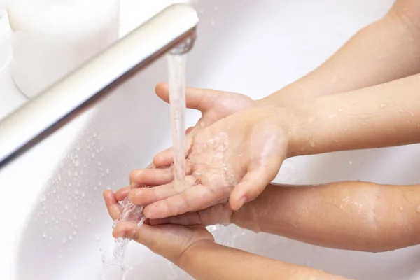 Kinderhände Werden Gewaschen Kinderhände Schaum Aus Antibakterieller Seife Schutz Vor — Stockfoto