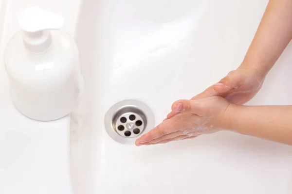 Χέρια Των Παιδιών Πλένονται Παιδικά Χέρια Αφρό Από Αντιβακτηριακό Σαπούνι — Φωτογραφία Αρχείου