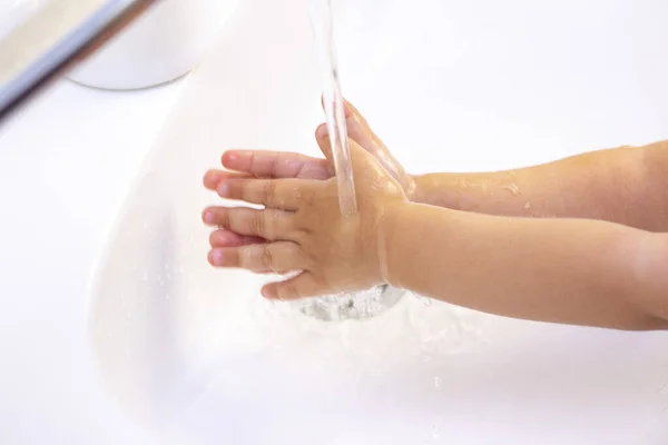 Kinderhände Werden Gewaschen Kinderhände Schaum Aus Antibakterieller Seife Schutz Vor — Stockfoto