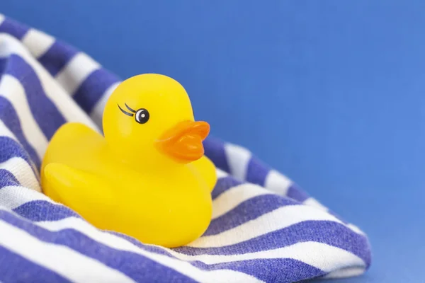 Rubber Duck Blue Background Minimally Creative Concept Bathing Babies — Stock Photo, Image