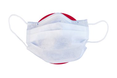 Japonya bayrağında tıbbi maske. Karantina, koronavirüs salgını, izolasyon.