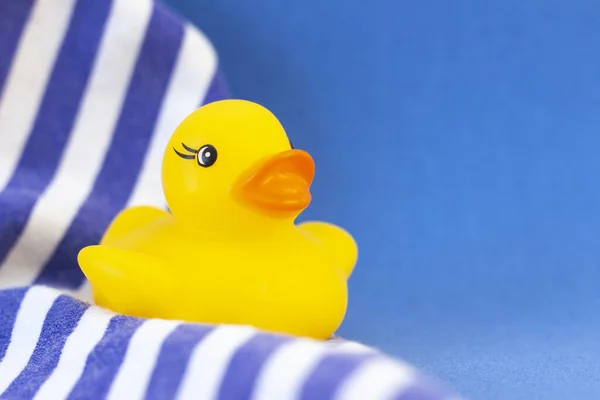 Rubber Duck Blue Background Minimally Creative Concept Bathing Babies — Stock Photo, Image