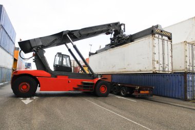 Yükleme ve boşaltma kapları Port