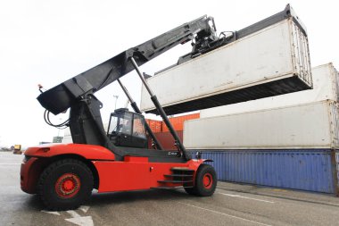 Yükleme ve boşaltma kapları Port