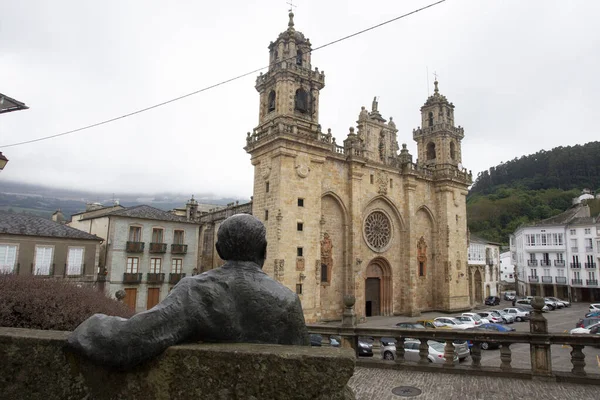 Hoofdgevel van de historische kathedraal van Mondonedo in Galicië, Spanje. — Stockfoto