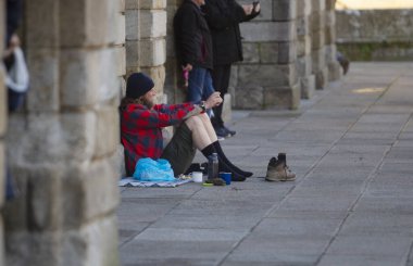 Santiago de Compostela.Ağrı. 6 Aralık 2019 'da Santiago, Santiago' daki Obradoiro meydanındaki hacı istirahati sona ermiştir.