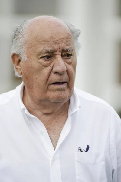 ARTEIXO, İSPAN 21 HAZİRAN. Inditex (Zara İmparatorluğu) 'nun kurucusu Amancio Ortega Gaona' nın portresi, 21 Temmuz 2019 tarihinde İspanya 'nın Arteixo kentinde.