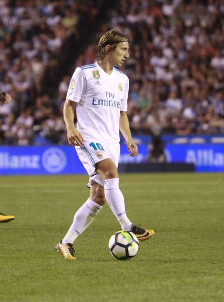 Coruna, İspanya. 20 Ağustos 2017. La Liga maçında Real Madrid 'den Luka Modriç, RC Deportivo de La Corua ve Real Madrid arasında Riazor Stadyumu' nda oynanacak..