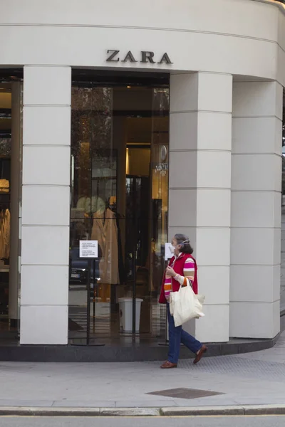 Coruña España Compradores Primera Tienda Abierta Por Grupo Inditex Bajo — Foto de Stock