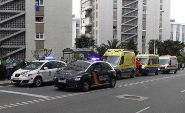 Bir Coruna-İspanya. İspanya ambulansı, acil tıbbi servis. Coronavirus dünya çapında salgın krizi. COVID-19 virüsünün yayılımı 10 Mayıs 2020