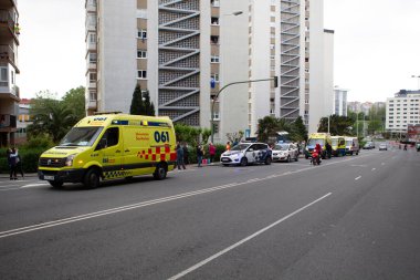 Bir Coruna-İspanya. İspanya ambulansı, acil tıbbi servis. Coronavirus dünya çapında salgın krizi. COVID-19 virüsünün yayılımı 10 Mayıs 2020
