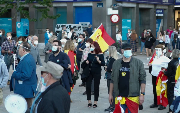 Coruña España Manifestantes Españoles Con Máscara Facial Protestando Tocando Una — Foto de Stock