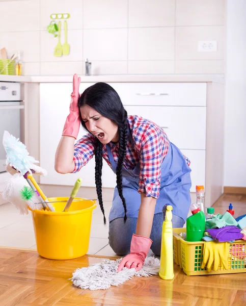 Senhora da limpeza frustrada — Fotografia de Stock