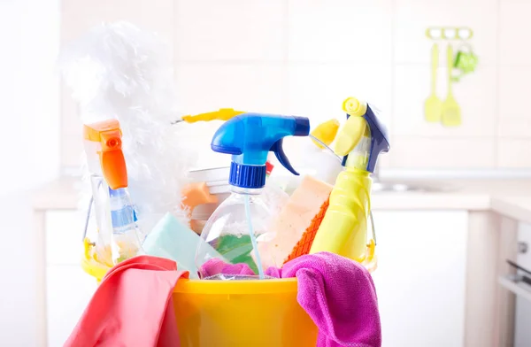 Forniture per la pulizia in cucina — Foto Stock
