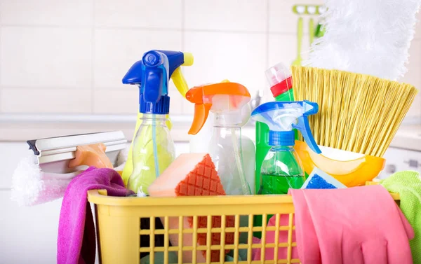 Sepeti mutfak temizlik malzemeleri — Stok fotoğraf