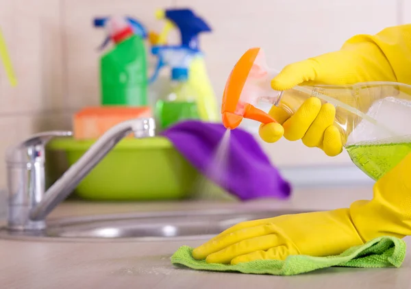 Очищення концепція кухні — стокове фото