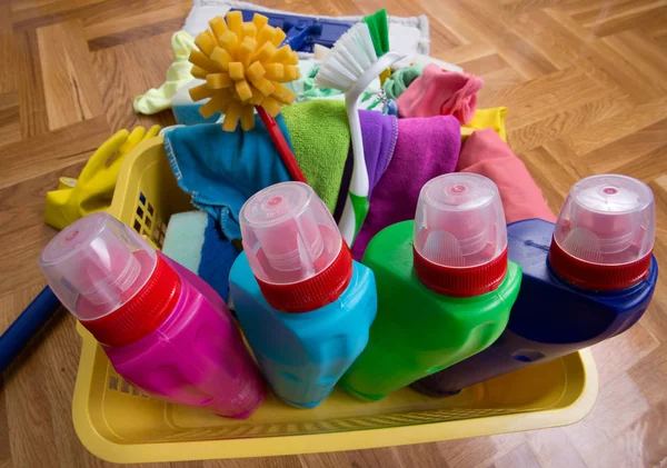 Ev temizlik malzemeleri ve araçları