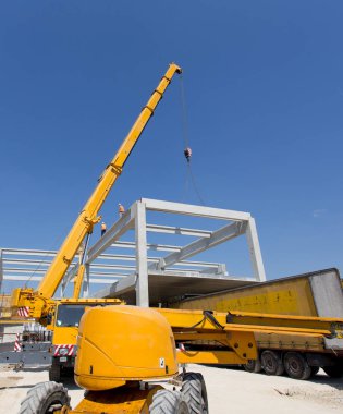 inşaatta çalışan vinç