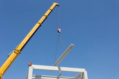 inşaatta çalışan vinç