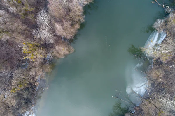 Zdjęcie lotnicze rzeki zamrożony — Zdjęcie stockowe