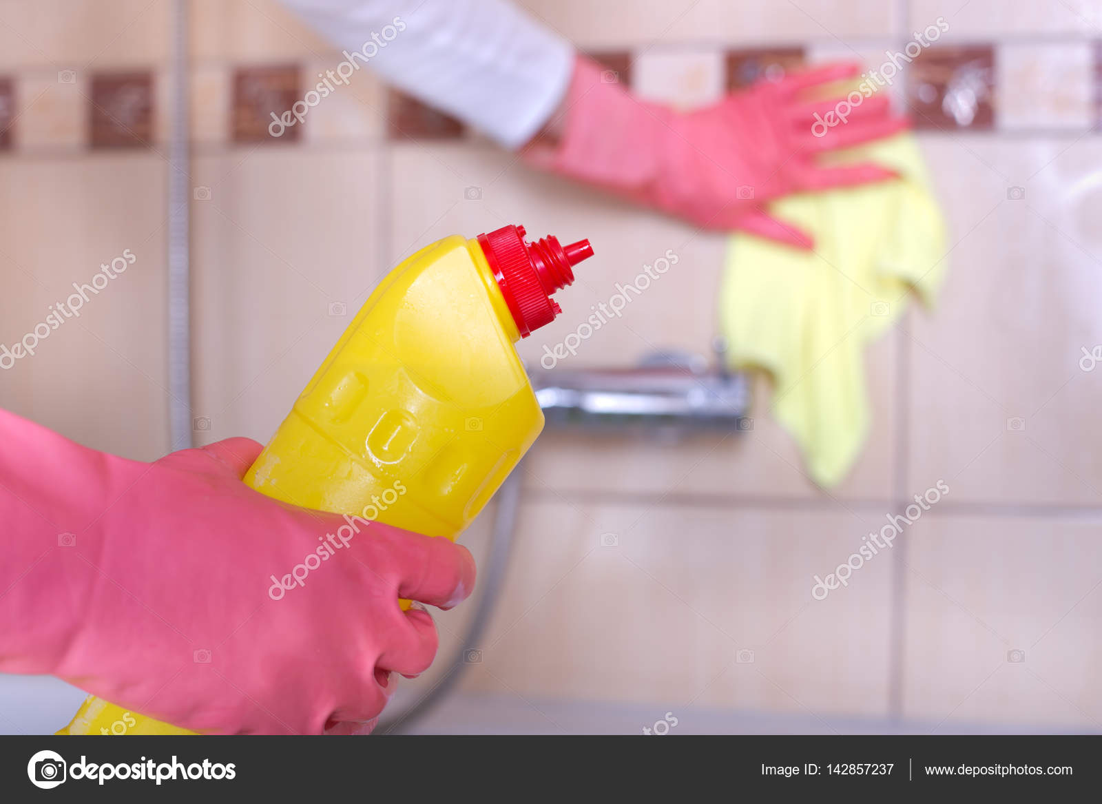 Concetto di pulizia del bagno — foto stock © budabar #142857237 Pulizia del bagno
