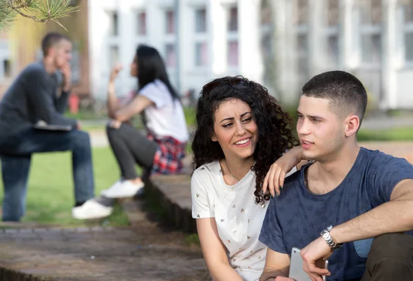 Studenten hängen ab — Stockfoto