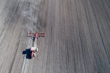 Traktör üzücü toprak