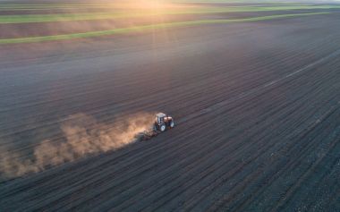 Traktör üzücü toprak