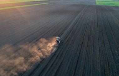 Traktör üzücü toprak