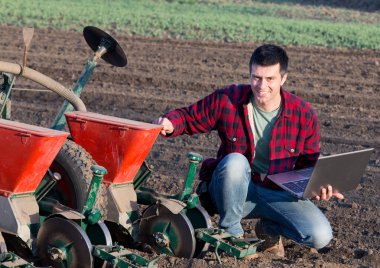 Dizüstü bilgisayar ve donanımları Ekim çiftçi