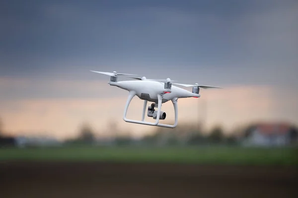 Drone che vola in aria — Foto Stock