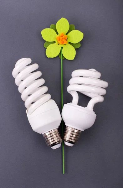 Flor com lâmpadas ecológicas como folhas — Fotografia de Stock