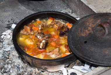 Gemimize doğru toprak güveç