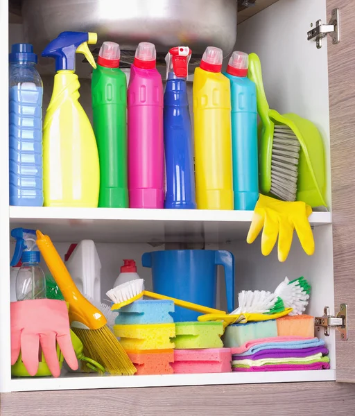 Espaço de armazenamento de produtos de limpeza — Fotografia de Stock