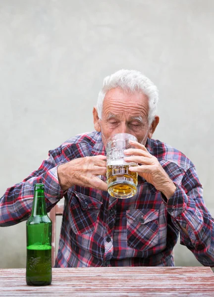 Komuta sizde kupa bira içmek