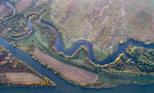 Vista superior del río y la naturaleza en otoño — Foto de Stock