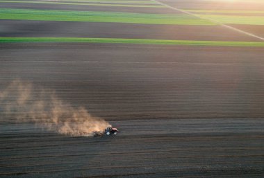 Traktör üzücü toprak